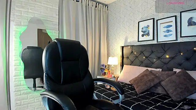 valentina  desire online show from March 20, 2026, 11:59 am