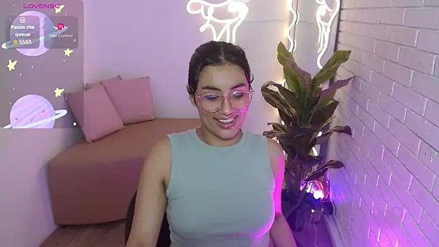 PEACHY TAY online show from November 9, 2025, 11:30 am