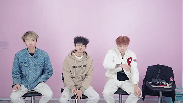 Snapshot of Beautifulboys-999 chatting on December 1, 2025, 7:35 am Beautifulboys-999 online show from December 1, 2025, 7:35 am