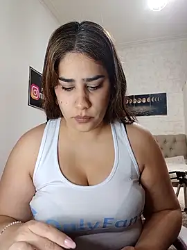 nahiarabiel33 online show from May 19, 2026, 7:53 pm