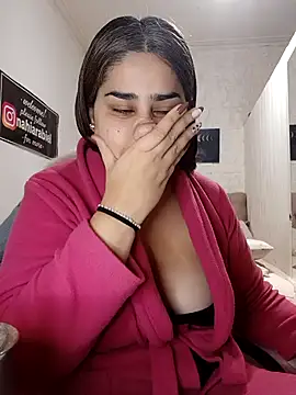 nahiarabiel33 online show from May 25, 2026, 5:41 pm