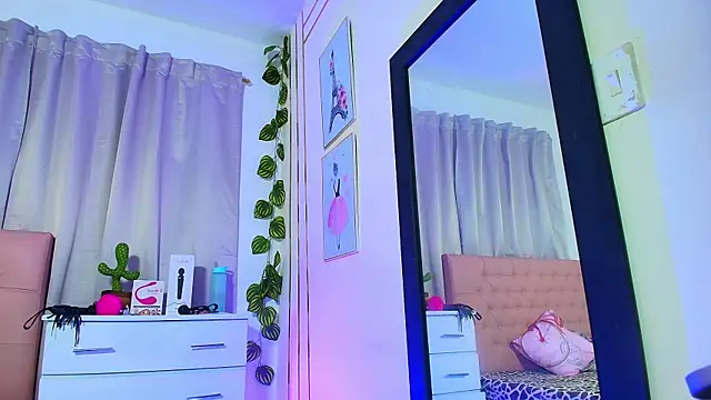 Snapshot of Lulu_swarts chatting on May 8, 2026, 9:20 pm Lulu swarts online show from May 8, 2026, 9:20 pm