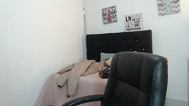 lyam ebony  online show from February 20, 2026, 8:20 pm