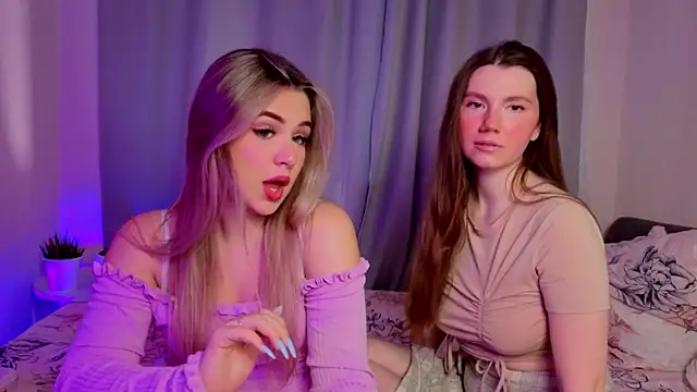 Snapshot of MelitaMoote chatting on November 17, 2025, 8:09 am MelitaMoote online show from November 17, 2025, 8:09 am