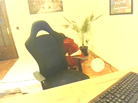 Snapshot of Cicumicus chatting on November 6, 2025, 3:46 pm Cicumicus online show from November 6, 2025, 3:46 pm