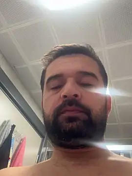 NiktirGit31 online show from December 19, 2025, 8:05 pm