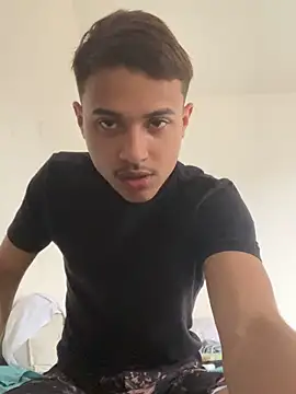 Guinovinho01 online show from November 4, 2025, 8:19 pm