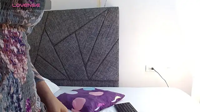 sally mollylove online show from November 21, 2025, 12:48 pm