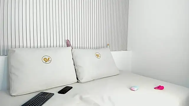 adelaine brow online show from November 13, 2025, 8:08 pm