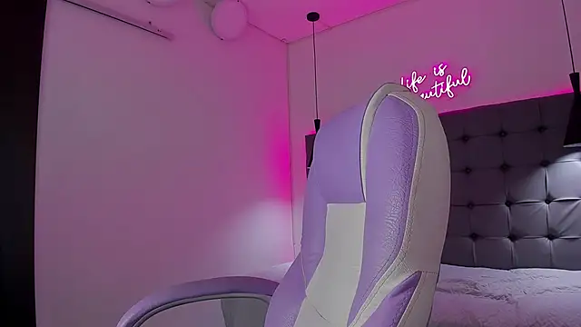 Snapshot of Liams18 chatting on November 28, 2025, 3:42 am Liams18 online show from November 28, 2025, 3:42 am