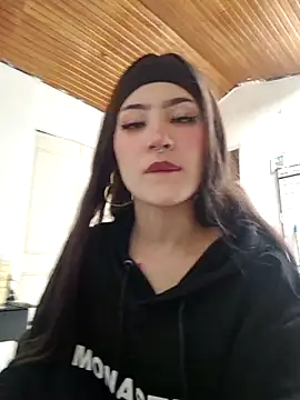 Celeste Moretti online show from November 25, 2025, 1:00 pm