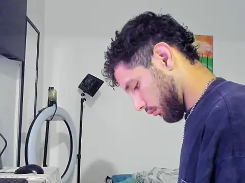 Snapshot of MoneySexMcm chatting on November 5, 2025, 2:33 am MoneySexMcm online show from November 5, 2025, 2:33 am