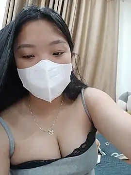 Snapshot of linh-xinh18 chatting on July 13, 2026, 1:47 pm linh-xinh18 online show from July 13, 2026, 1:47 pm