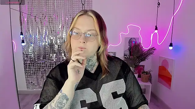 Snapshot of Arya_Addams chatting on November 12, 2025, 2:06 pm Arya Addams online show from November 12, 2025, 2:06 pm