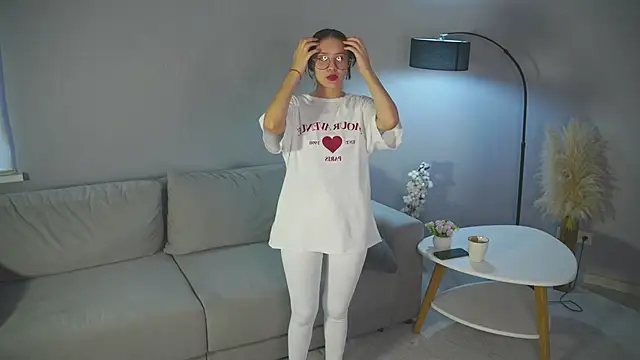 Snapshot of MargMelson chatting on December 4, 2025, 6:34 am MargMelson online show from December 4, 2025, 6:34 am