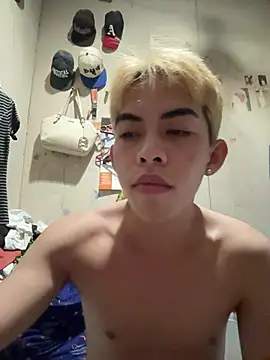 Urhotsilverboy online show from June 5, 2026, 8:25 pm