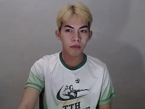 Urhotsilverboy online show from June 8, 2026, 4:29 pm