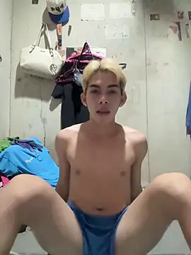 Urhotsilverboy online show from June 10, 2026, 6:18 pm