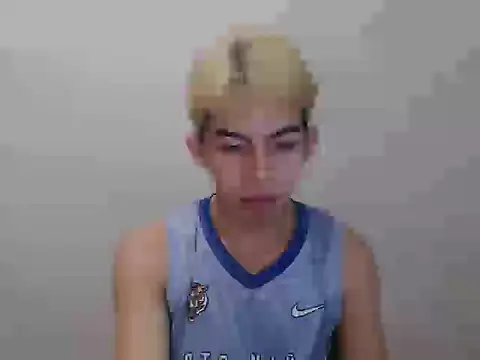 Snapshot of Urhotsilverboy chatting on June 13, 2026, 5:22 pm Urhotsilverboy online show from June 13, 2026, 5:22 pm