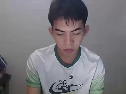 Snapshot of Urhotsilverboy chatting on July 10, 2026, 3:36 pm Urhotsilverboy online show from July 10, 2026, 3:36 pm