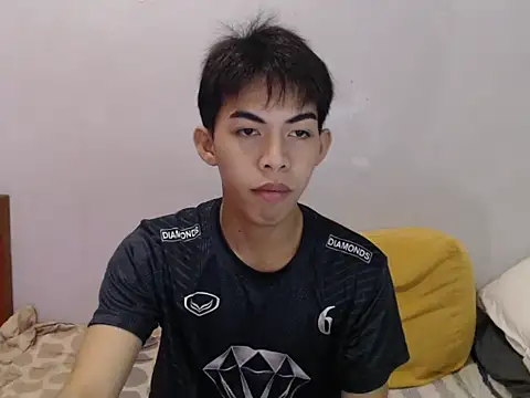 Snapshot of Urhotsilverboy chatting on August 3, 2026, 12:21 pm Urhotsilverboy online show from August 3, 2026, 12:21 pm