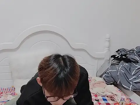 xiaomeng2563 online show from November 6, 2025, 11:00 am