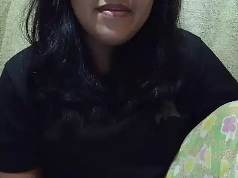 Snapshot of fluffy_raa chatting on November 25, 2025, 6:24 am fluffy raa online show from November 25, 2025, 6:24 am