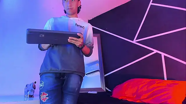 Snapshot of Austin_Santos_ chatting on November 7, 2025, 12:16 pm Austin Santos online show from November 7, 2025, 12:16 pm