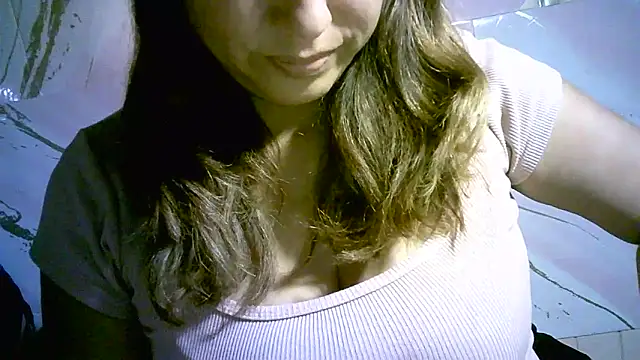 Zulreyna online show from May 9, 2026, 3:12 am