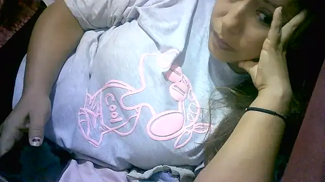Snapshot of Zulreyna chatting on July 25, 2026, 5:49 am Zulreyna online show from July 25, 2026, 5:49 am