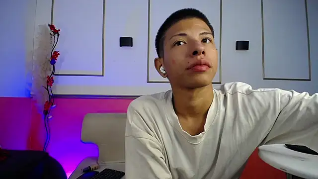 Tessachains 2  online show from December 17, 2025, 3:34 am