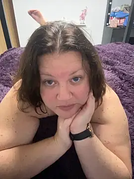 Snapshot of RealWoman84 chatting on November 13, 2025, 5:34 pm RealWoman84 online show from November 13, 2025, 5:34 pm