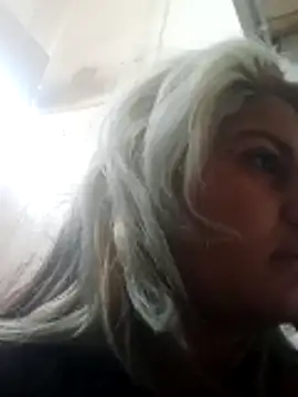 Snapshot of Hollywouldd chatting on November 9, 2025, 5:44 pm Hollywouldd online show from November 9, 2025, 5:44 pm