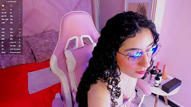 DemiJones  online show from November 26, 2025, 4:02 am