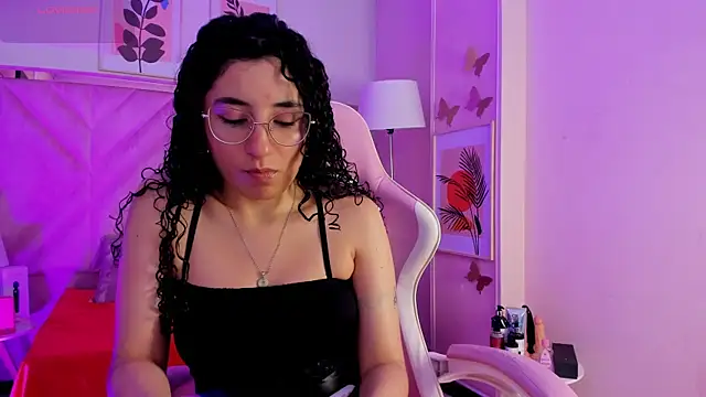 DemiJones  online show from December 18, 2025, 4:40 am