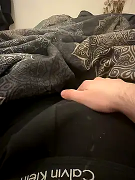 Snapshot of esko42 chatting on November 6, 2025, 9:48 pm esko42 online show from November 6, 2025, 9:48 pm