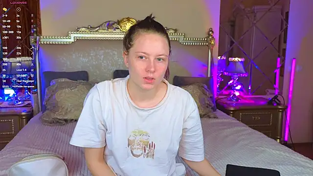 HolyBabyDoll online show from November 10, 2025, 4:33 am