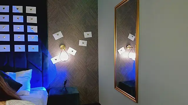 moon sanny online show from April 5, 2026, 1:03 am