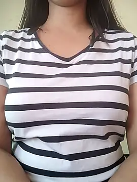 Snapshot of Tripti-Dimri chatting on November 17, 2025, 8:20 am Tripti-Dimri online show from November 17, 2025, 8:20 am