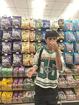 Snapshot of Bay_freedo chatting on November 16, 2025, 9:20 pm Bay freedo online show from November 16, 2025, 9:20 pm