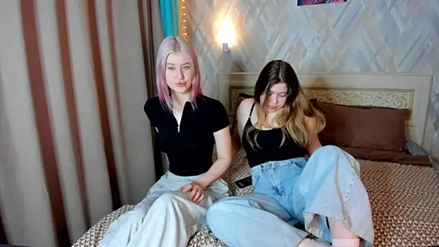 Snapshot of Lory_Reed chatting on November 7, 2025, 4:12 am Lory Reed online show from November 7, 2025, 4:12 am