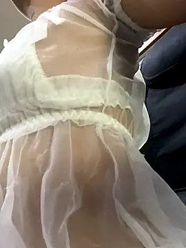  vaiolet owo online show from November 12, 2025, 6:08 pm