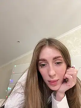 Victoria Vi online show from November 15, 2025, 8:49 pm