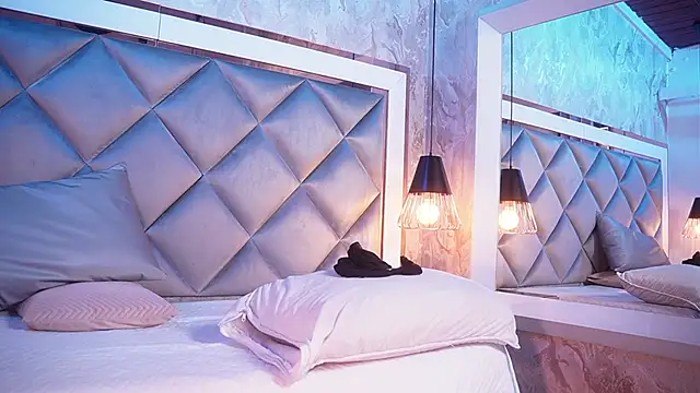 crystal gilton online show from March 20, 2026, 7:08 pm