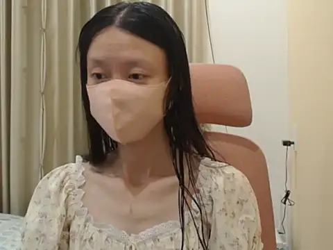 Lil-Cherries online show from April 16, 2026, 3:35 pm