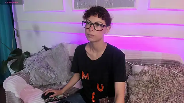 AliceMadnes online show from February 15, 2026, 1:31 pm