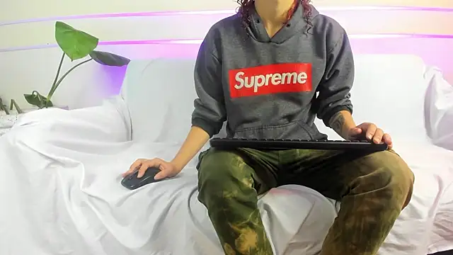 AliceMadnes online show from March 24, 2026, 12:32 pm