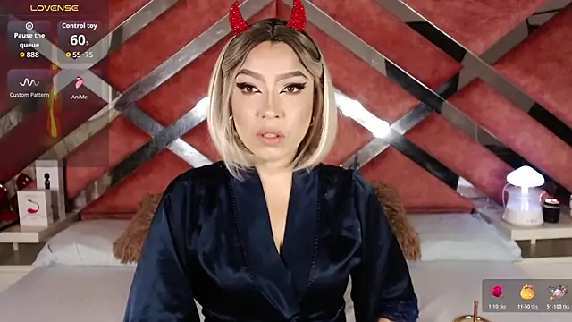 Lily Queen30 online show from February 13, 2026, 9:44 pm