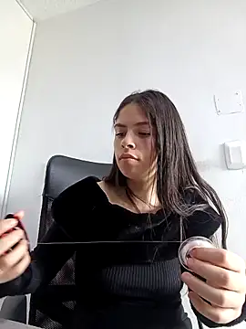 Snapshot of emilygrooe chatting on February 6, 2026, 4:32 pm emilygrooe online show from February 6, 2026, 4:32 pm