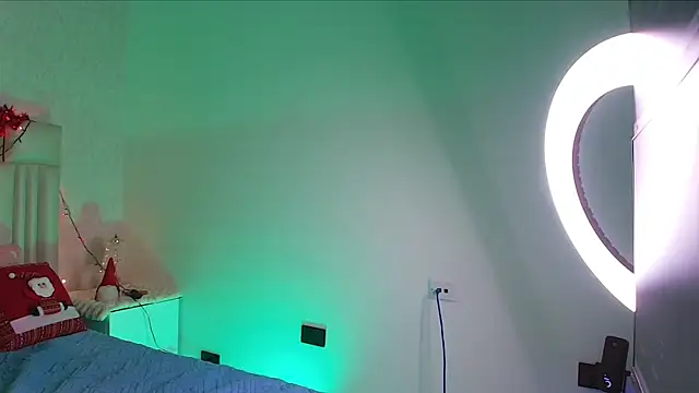 alanarose18 online show from December 1, 2025, 7:08 pm